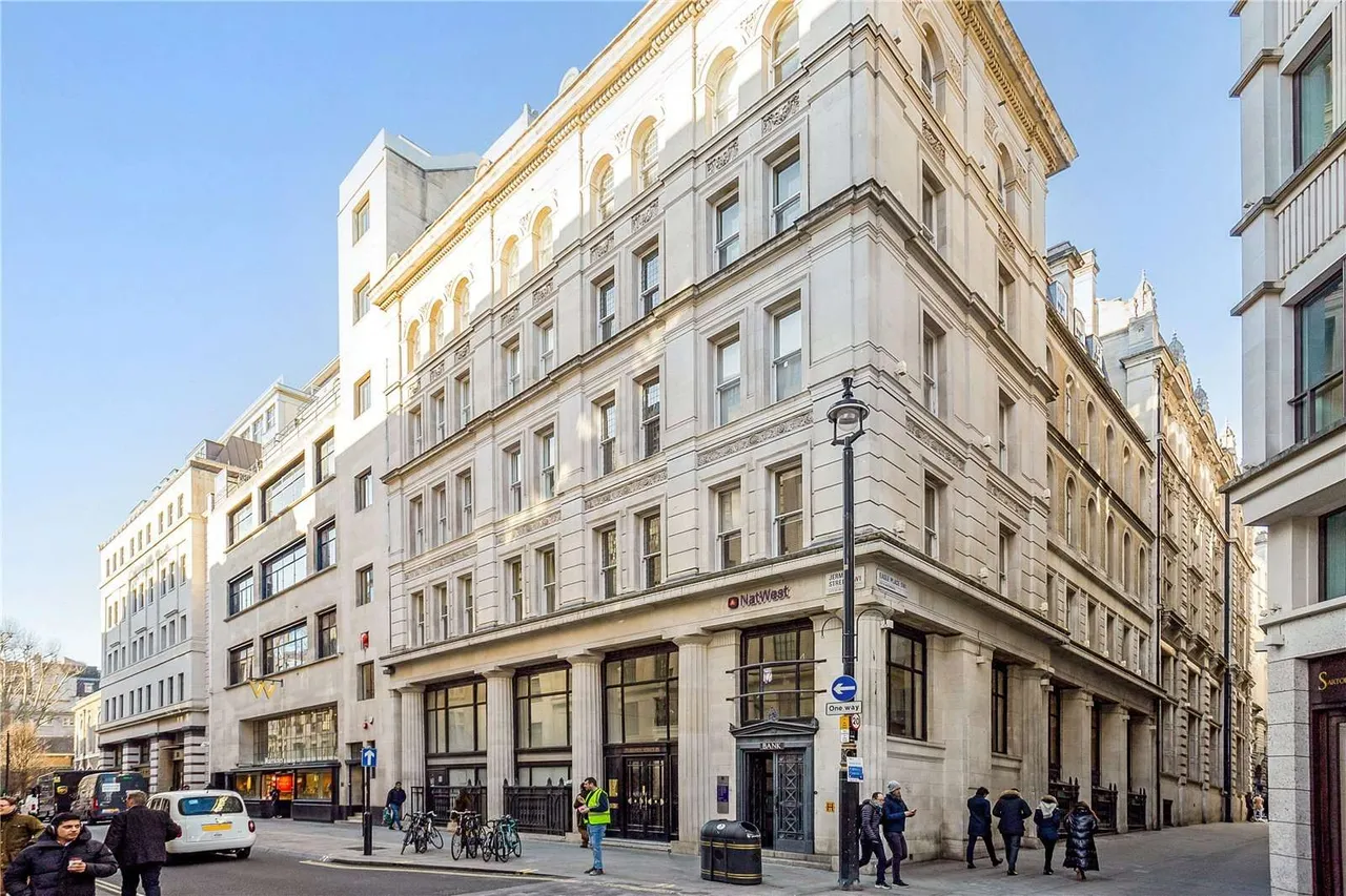 Bank Chambers, 25 Jermyn Street, London, SW1Y 6HR, photo 7