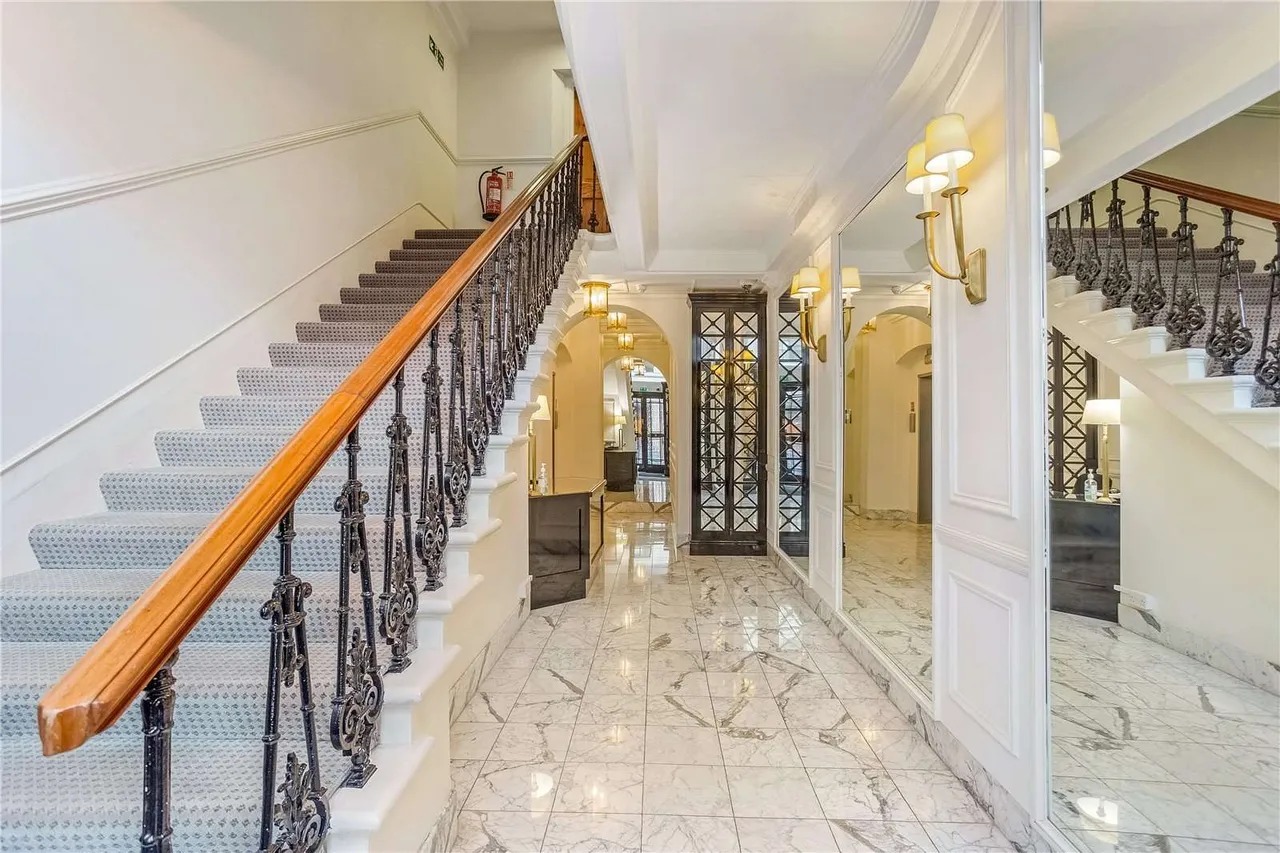Bank Chambers, 25 Jermyn Street, London, SW1Y 6HR, photo 5