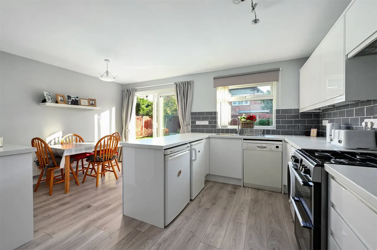 Greenleas Close, Yateley, GU46, photo 2