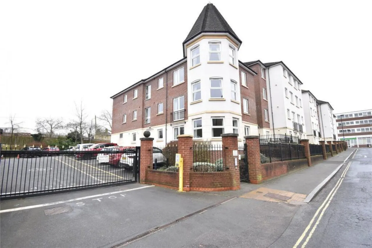 1 bed flat for sale — Windsor Way, Aldershot
