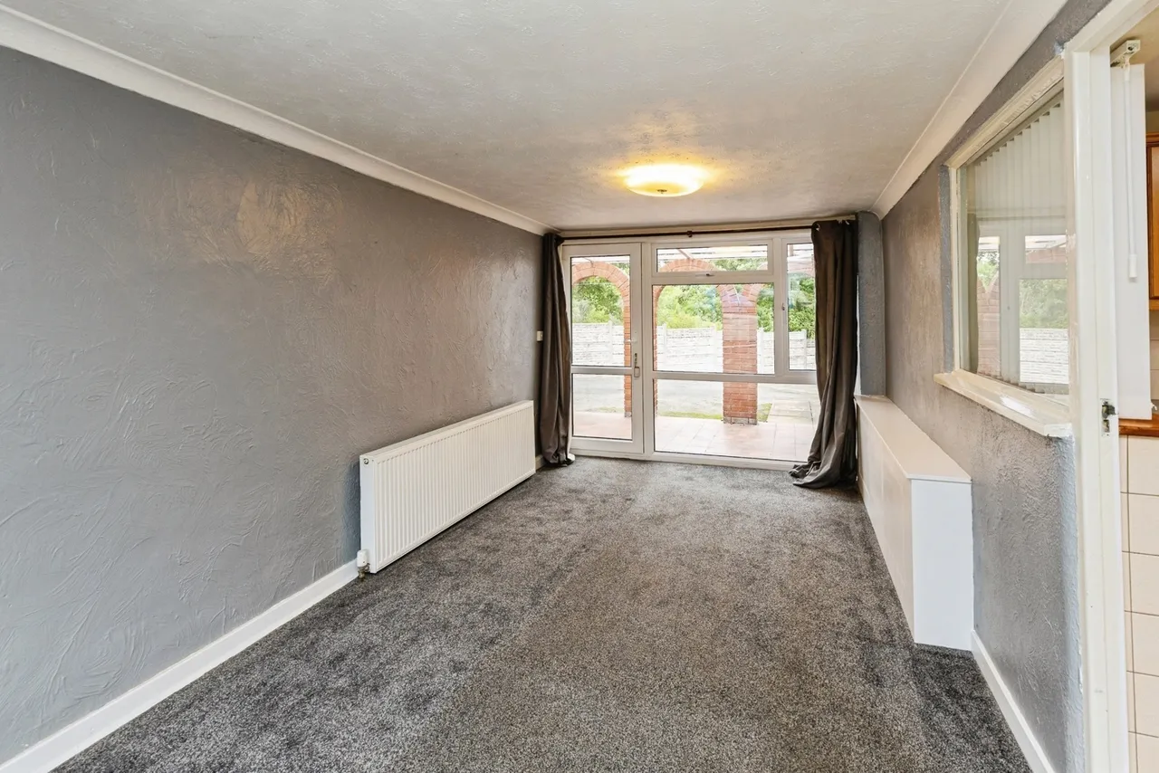 Hall View, Caego, LL11, photo 4