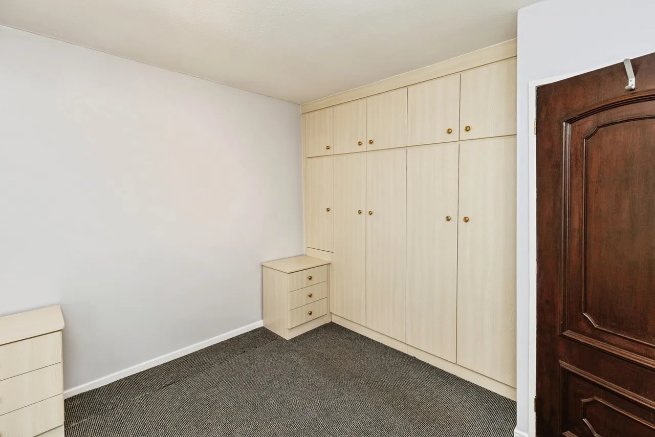 Hall View, Caego, LL11, photo 9