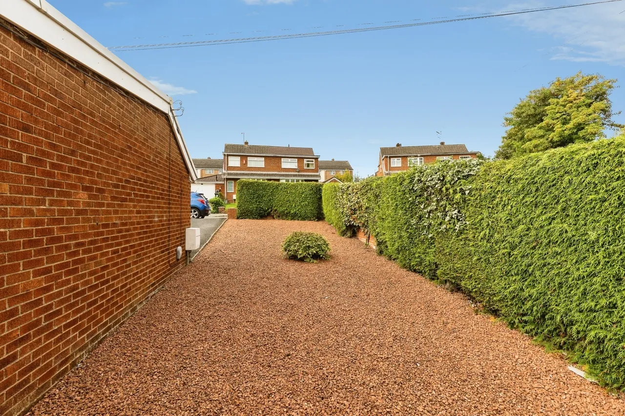Hall View, Caego, LL11, photo 15