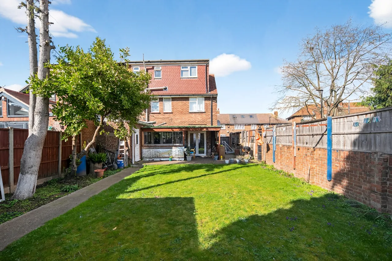 Sussex Road, London, E6, photo 29
