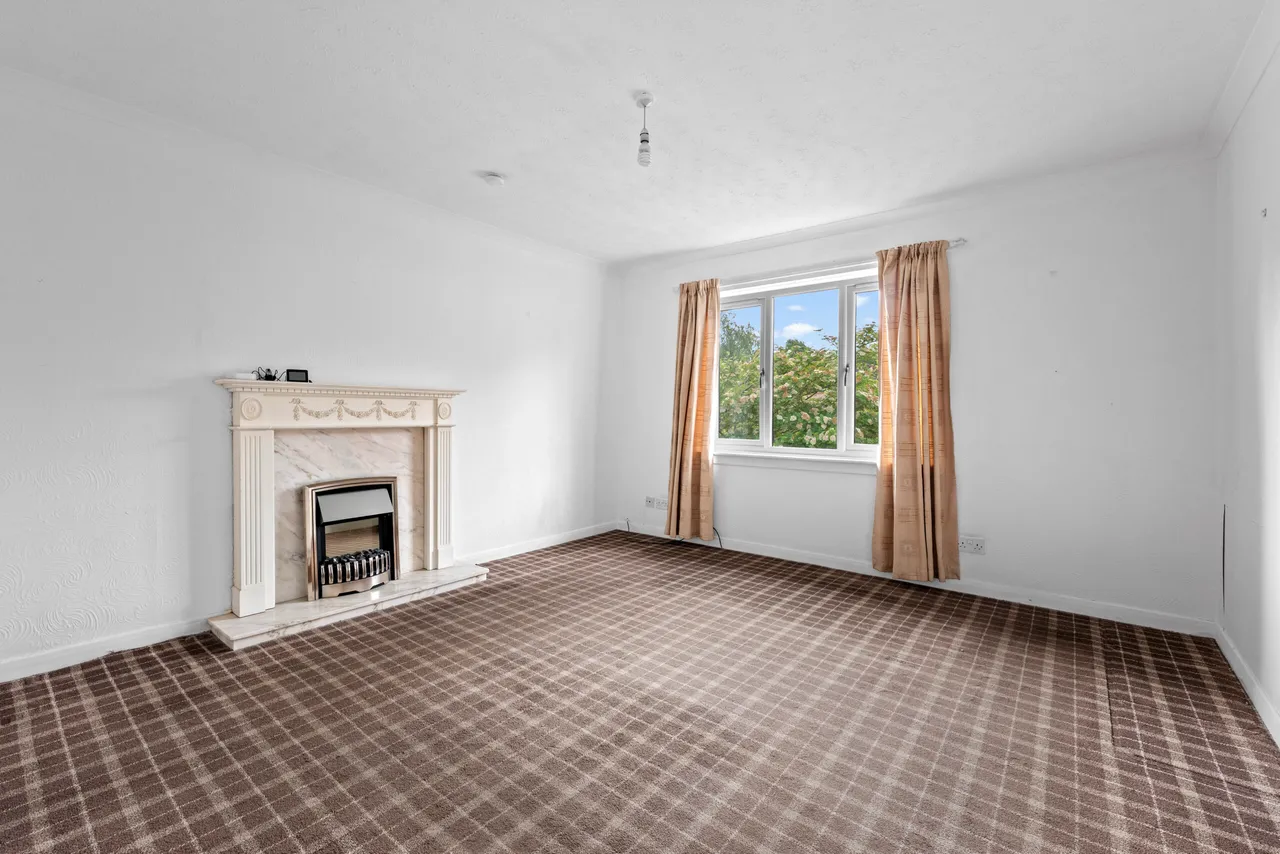 Linnpark Avenue, Netherlee, photo 2