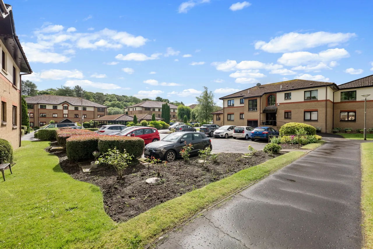 Linnpark Avenue, Netherlee, photo 13