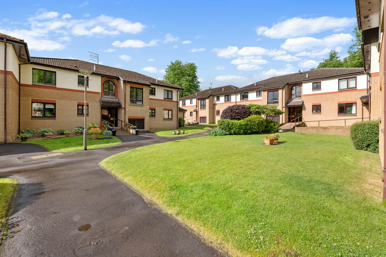Linnpark Avenue, Netherlee, photo 12