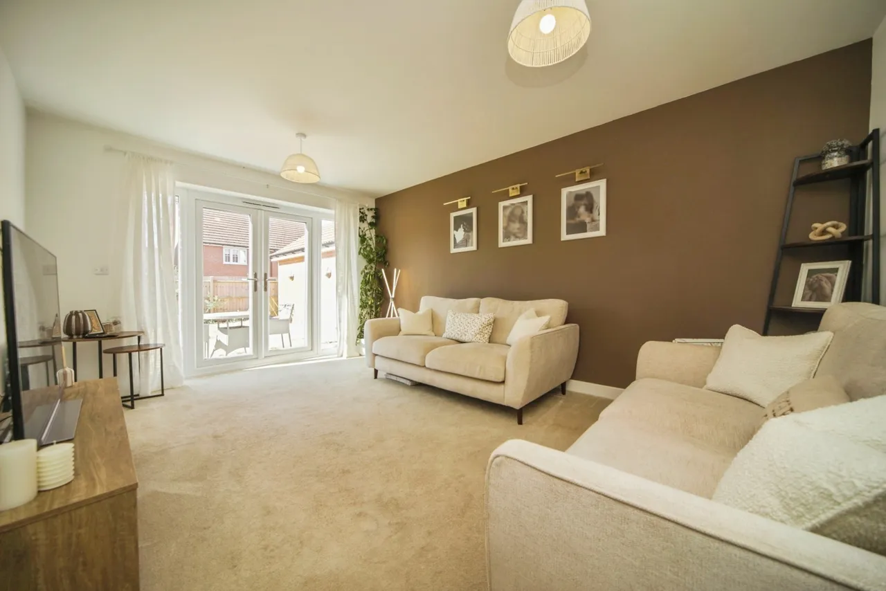 Black Oak Drive, STOWMARKET, Suffolk, IP14, photo 3