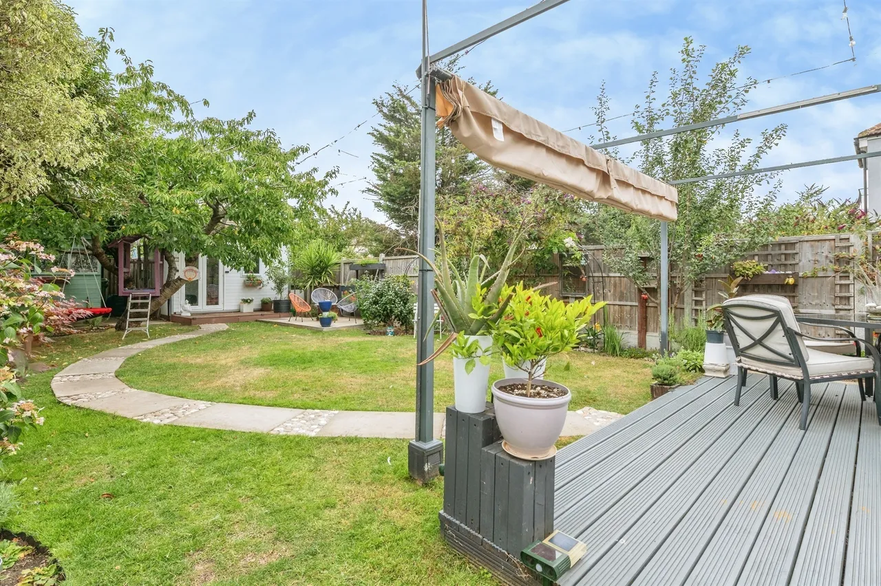 South End Road, Rainham, RM13, photo 2