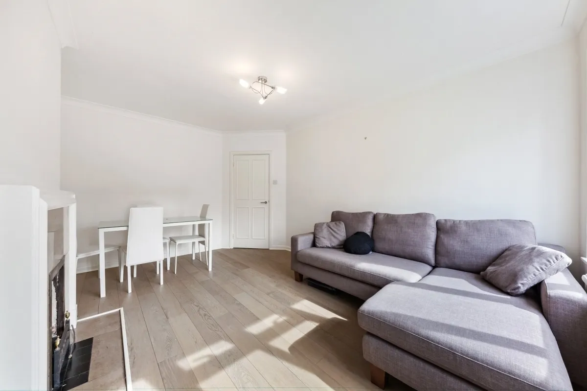 Mapesbury Road, London, NW2, photo 7