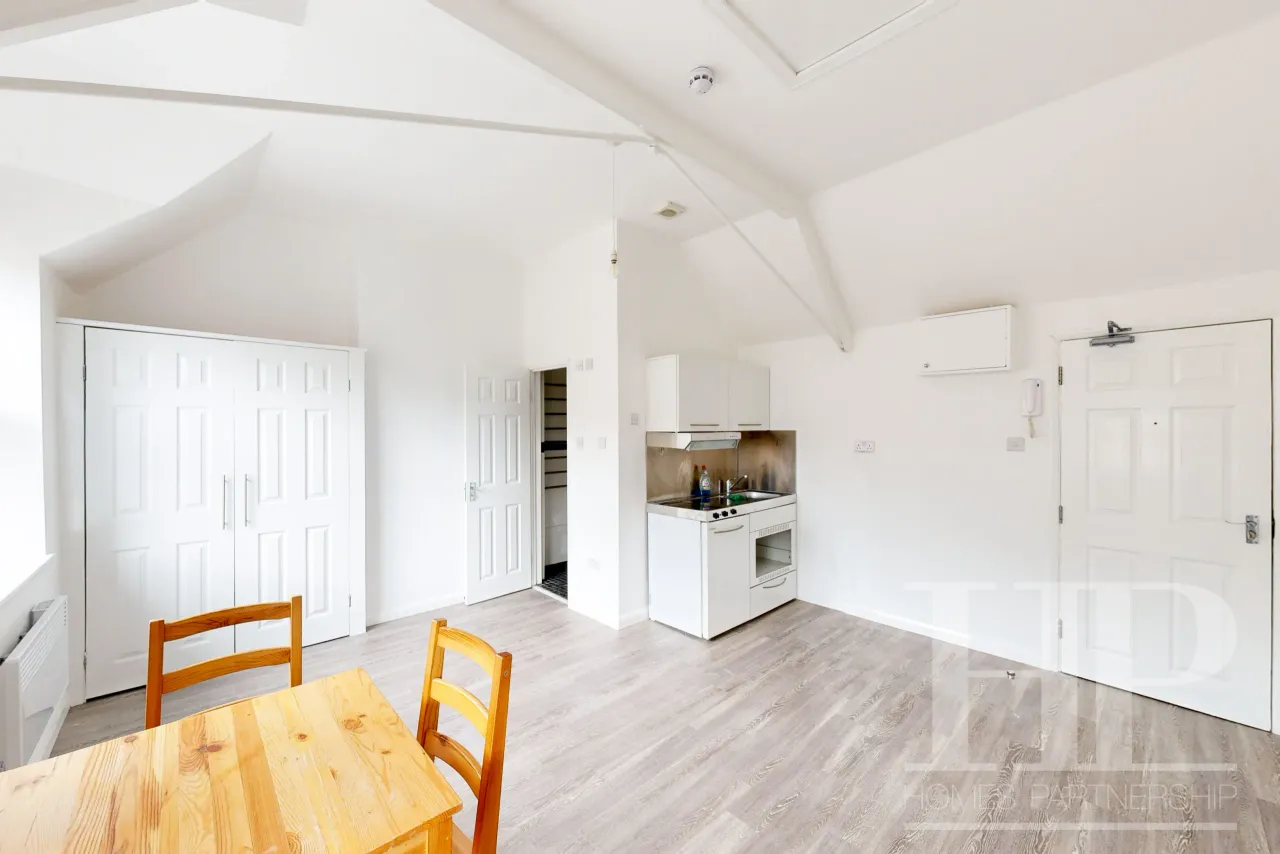 1 bed flat to rent, Ifield Road, Crawley, RH11