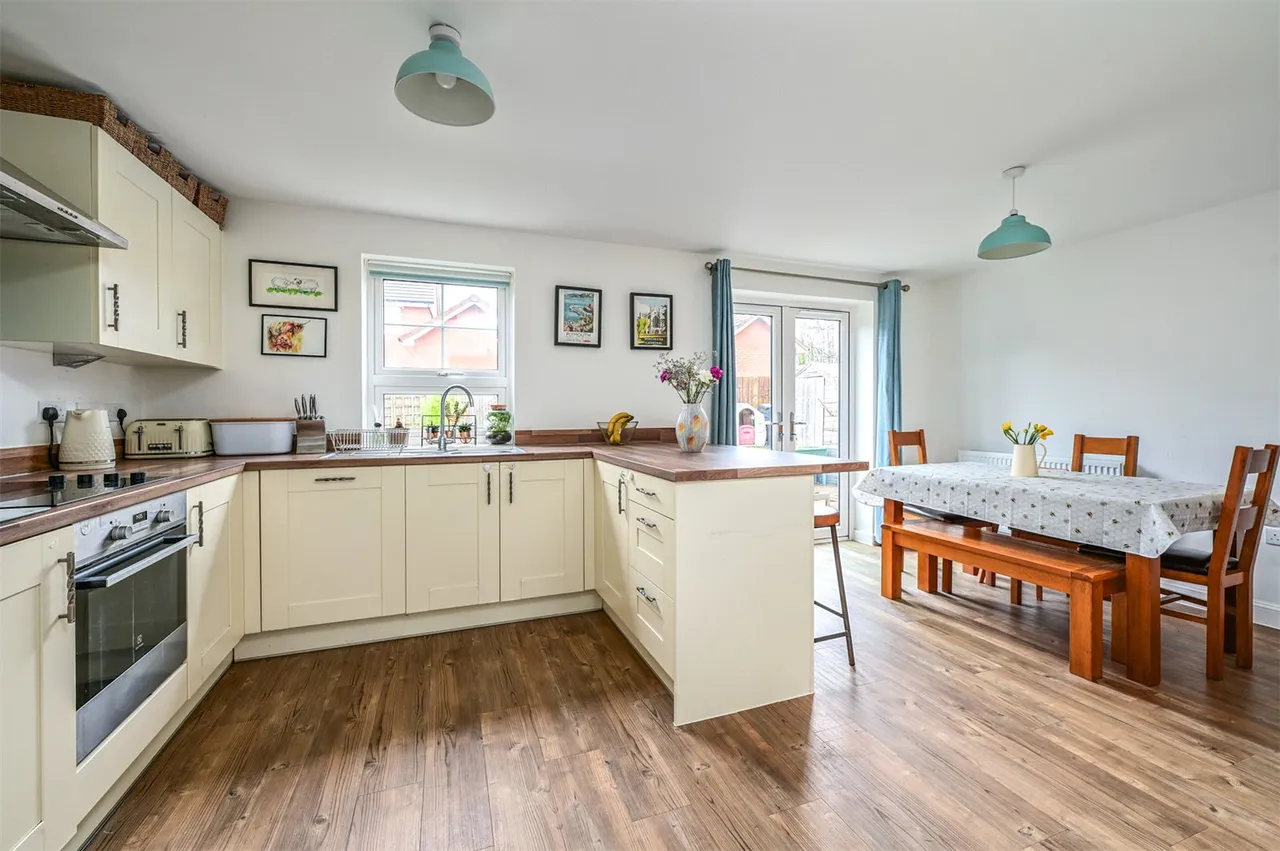 Viney Close, Hook, Hampshire, RG27 9GD, photo 5