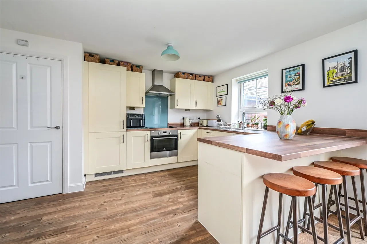 Viney Close, Hook, Hampshire, RG27 9GD, photo 3