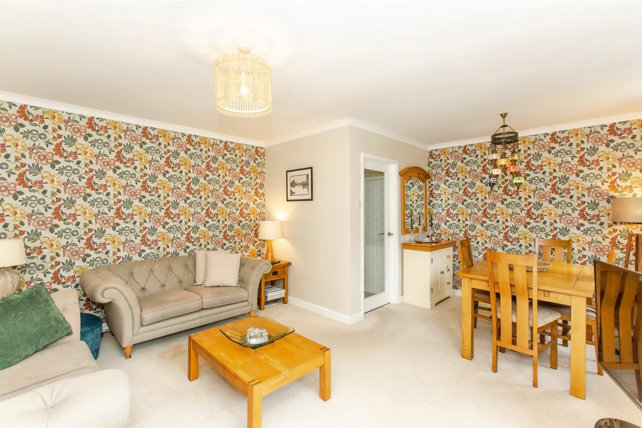 Manor Gardens, Buckden, PE19, photo 2