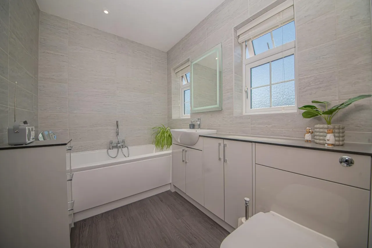 Pendula Way, Bishopstoke, Eastleigh, SO50 6GL, photo 12
