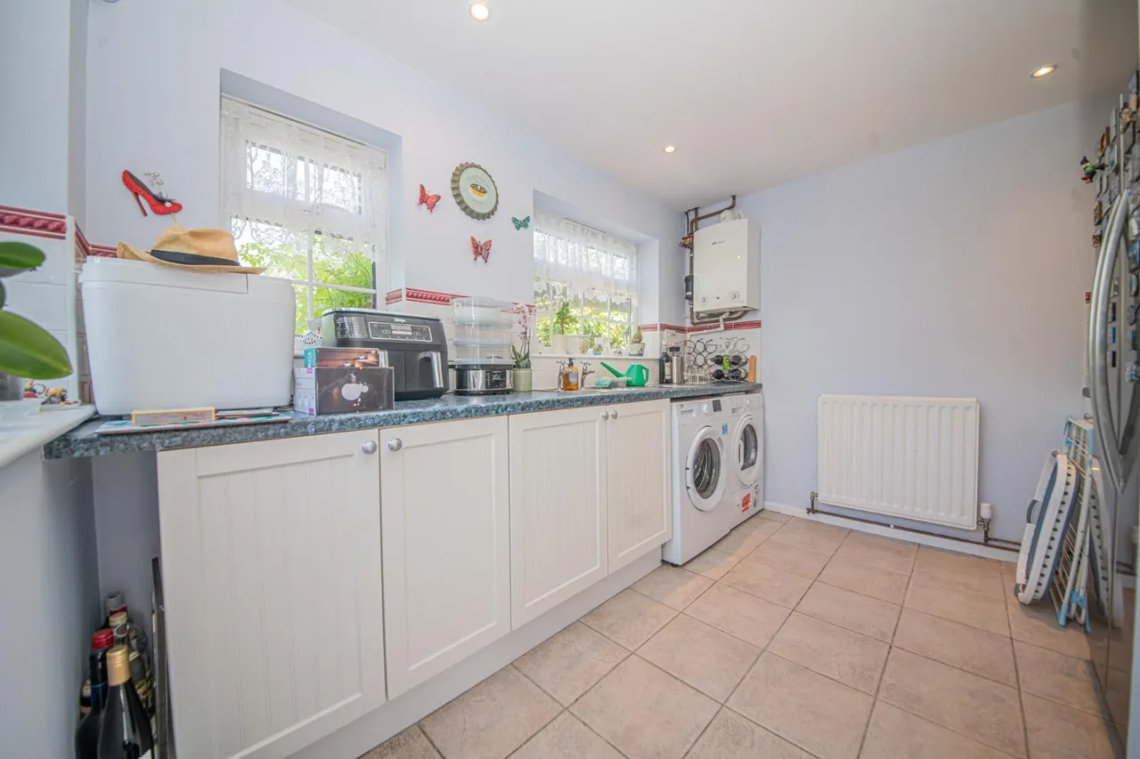 Pendula Way, Bishopstoke, Eastleigh, SO50 6GL, photo 9