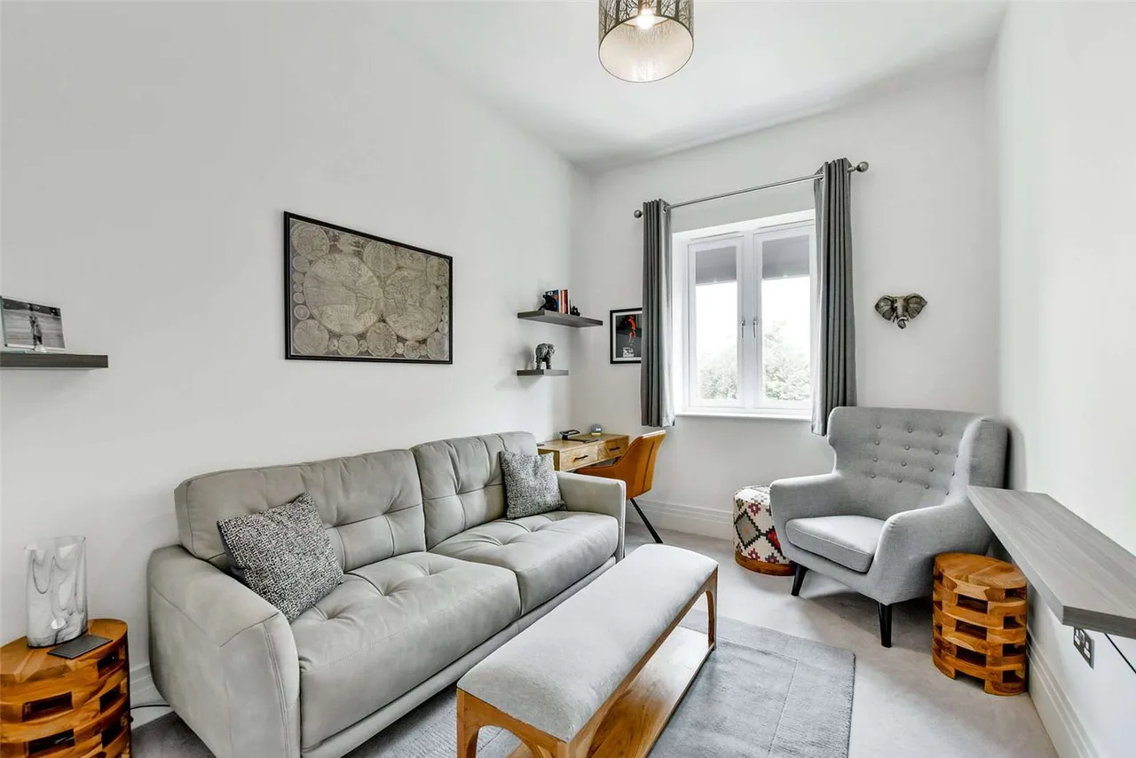Summerbee Drive, Cheltenham, Gloucestershire, GL51 6TP, photo 5