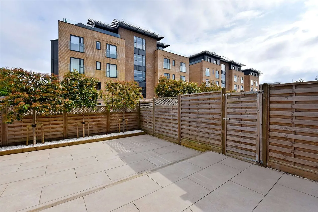 Summerbee Drive, Cheltenham, Gloucestershire, GL51 6TP, photo 11