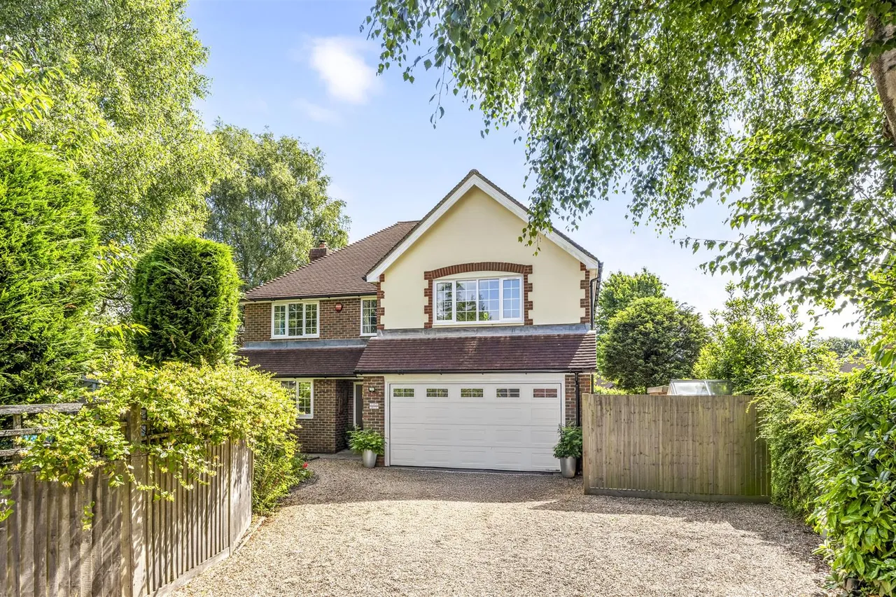5 bed house for sale — Britts Farm Road, Buxted, Uckfield, East Sussex, TN22 4LZ