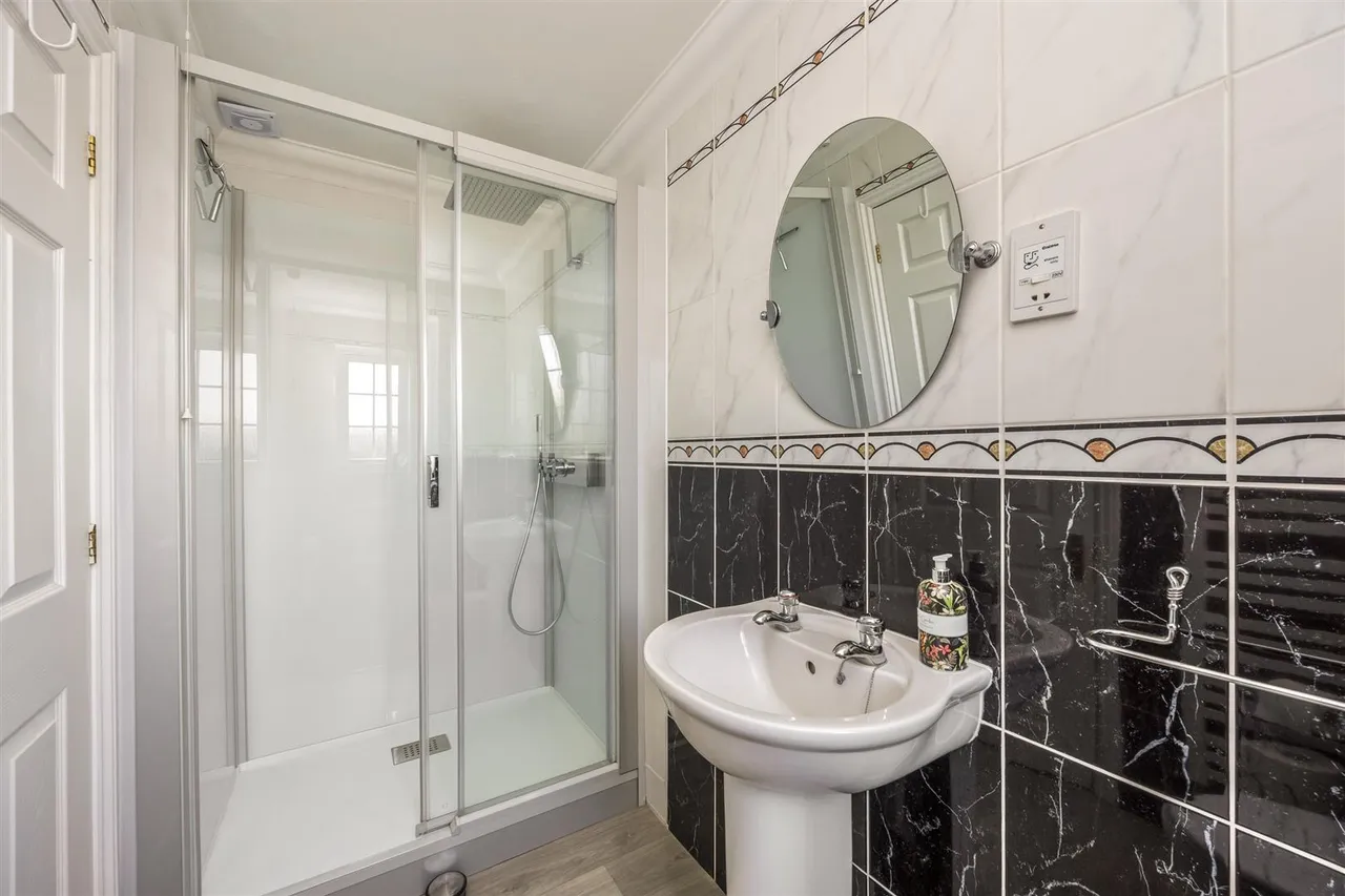 Britts Farm Road, Buxted, Uckfield, East Sussex, TN22 4LZ, photo 14