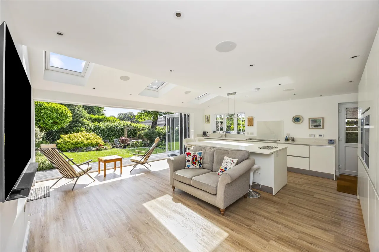 Britts Farm Road, Buxted, Uckfield, East Sussex, TN22 4LZ, photo 2