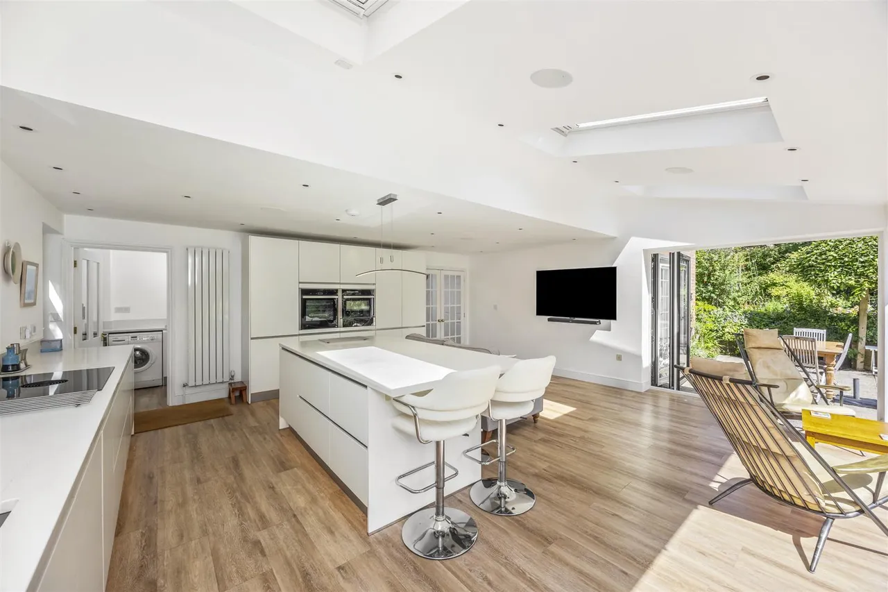 Britts Farm Road, Buxted, Uckfield, East Sussex, TN22 4LZ, photo 4