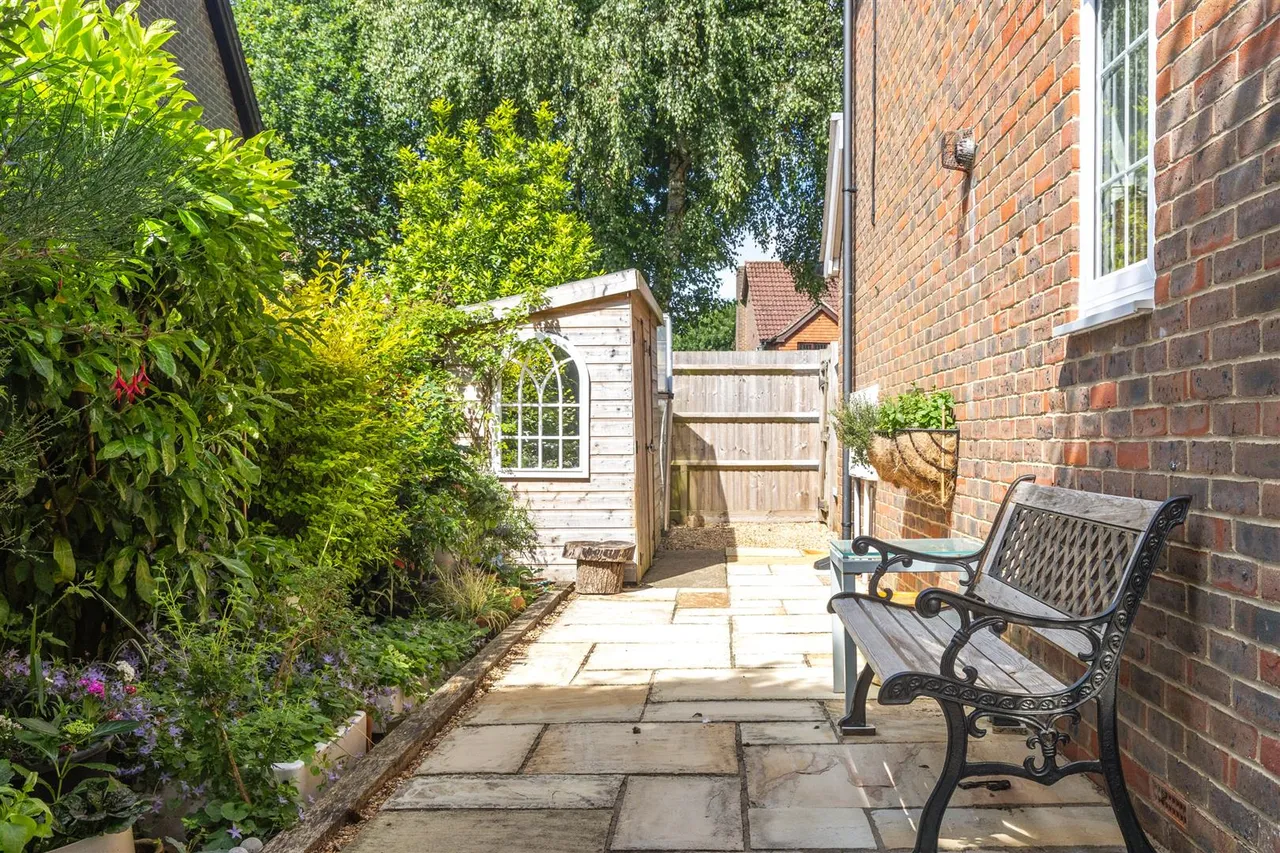 Britts Farm Road, Buxted, Uckfield, East Sussex, TN22 4LZ, photo 26