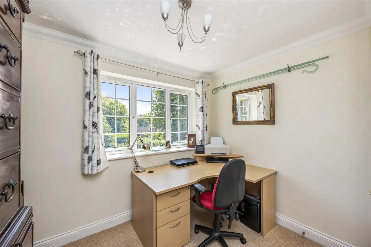 Britts Farm Road, Buxted, Uckfield, East Sussex, TN22 4LZ, photo 18