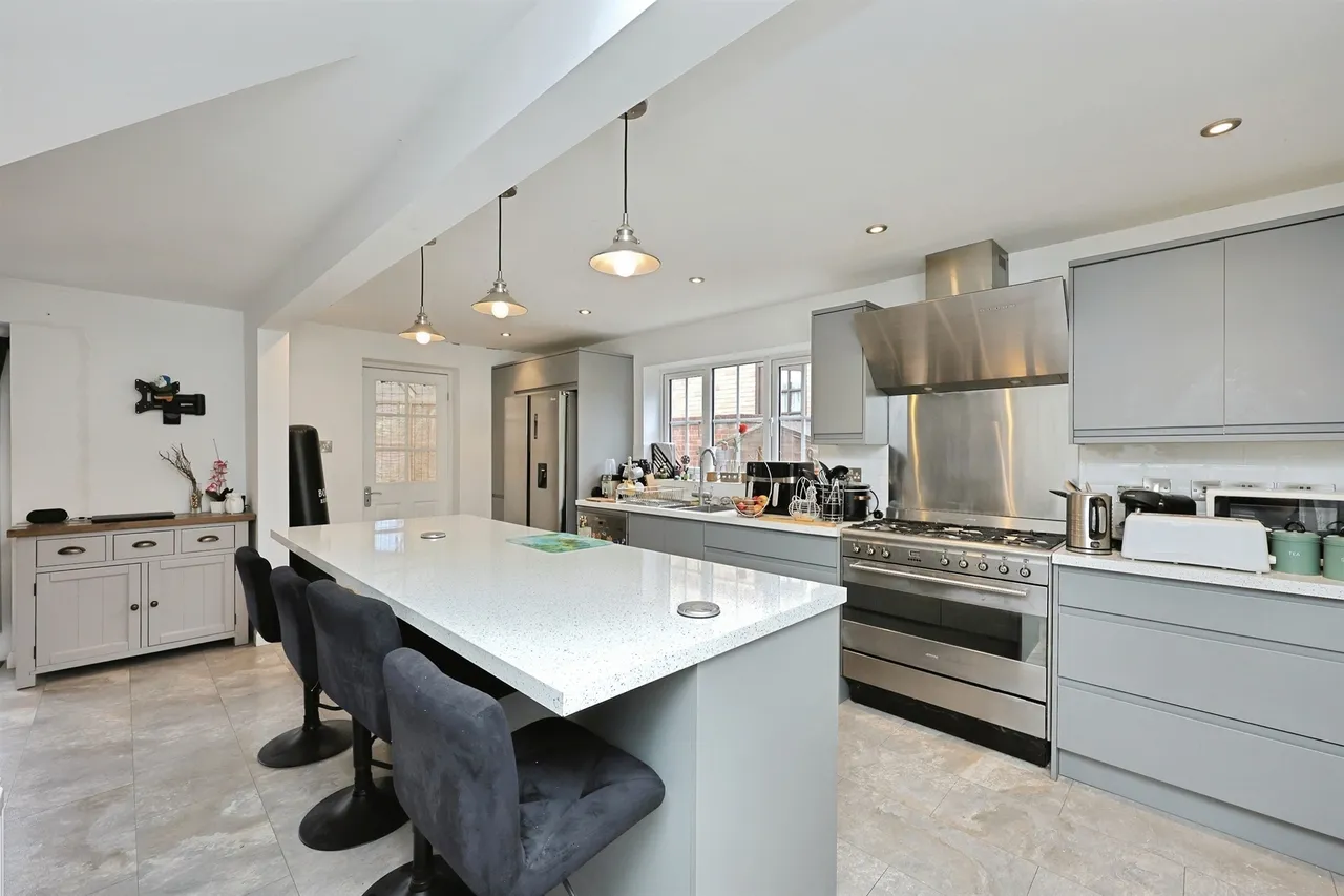 4 bed house for sale — The Street, Poringland, Norwich