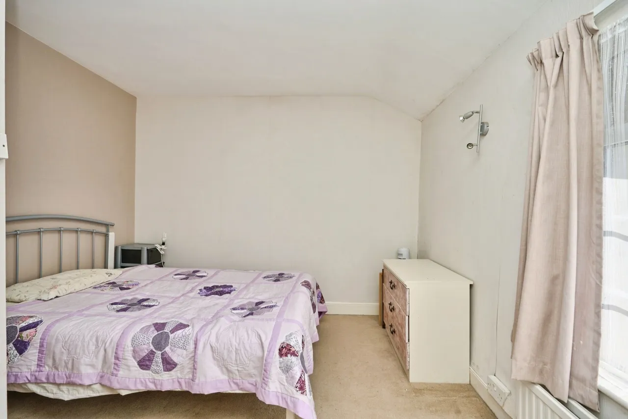 Hearn Street, Newport, PO30, photo 8