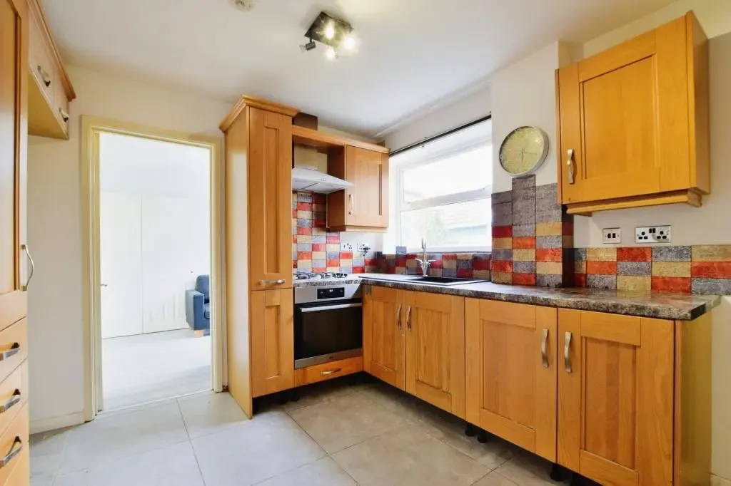 3 bed flat to rent, Avondale Square, London, SE1