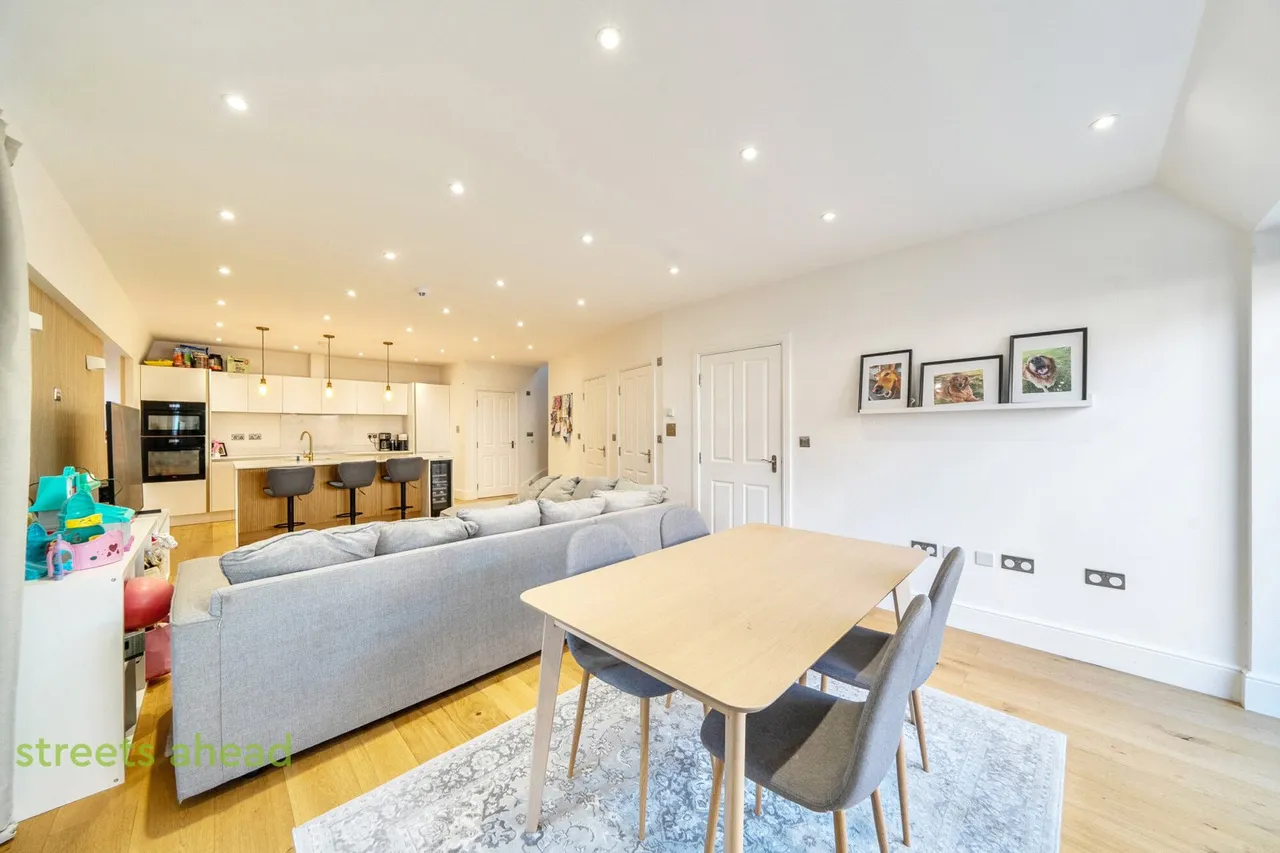 The Grove, Coulsdon, CR5, photo 8