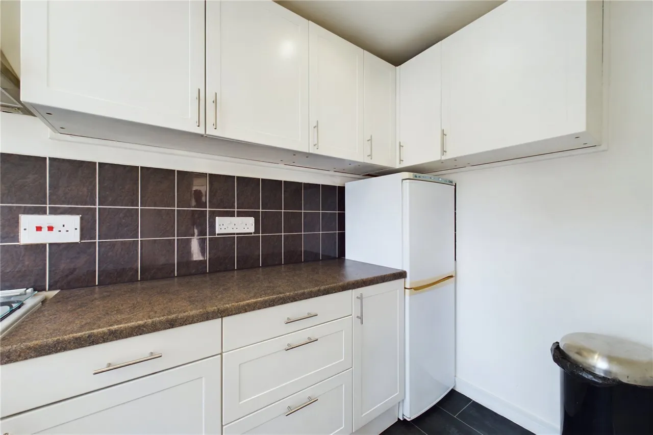 Stratfield Avenue, Tadley, RG26, photo 5