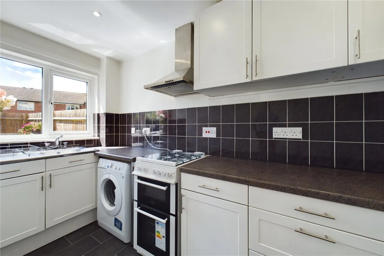 Stratfield Avenue, Tadley, RG26, photo 4