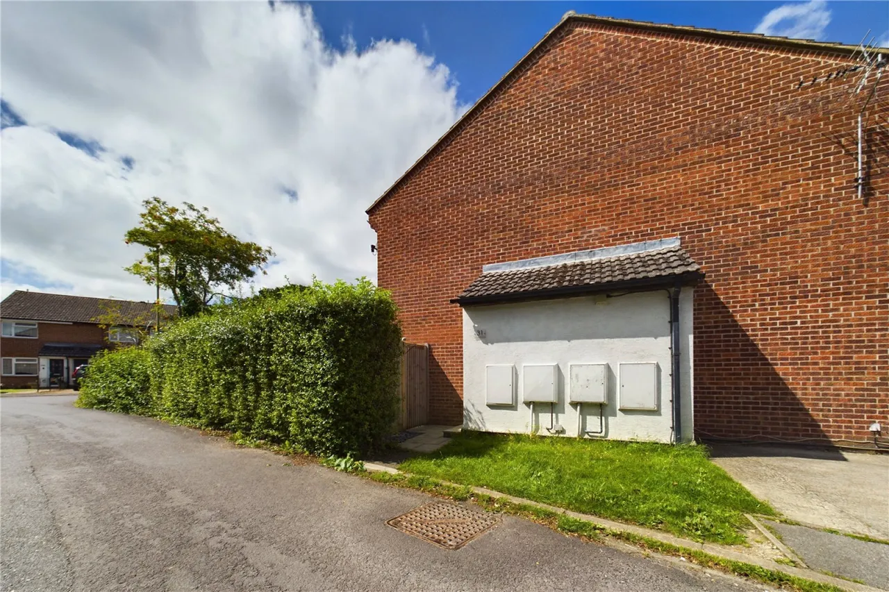 1 bed house to rent, Stratfield Avenue, Tadley, RG26