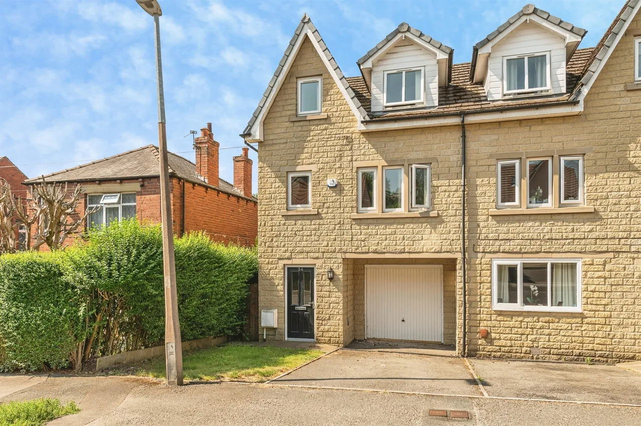 3 bed house for sale, Leyland Road, Birstall, WF17