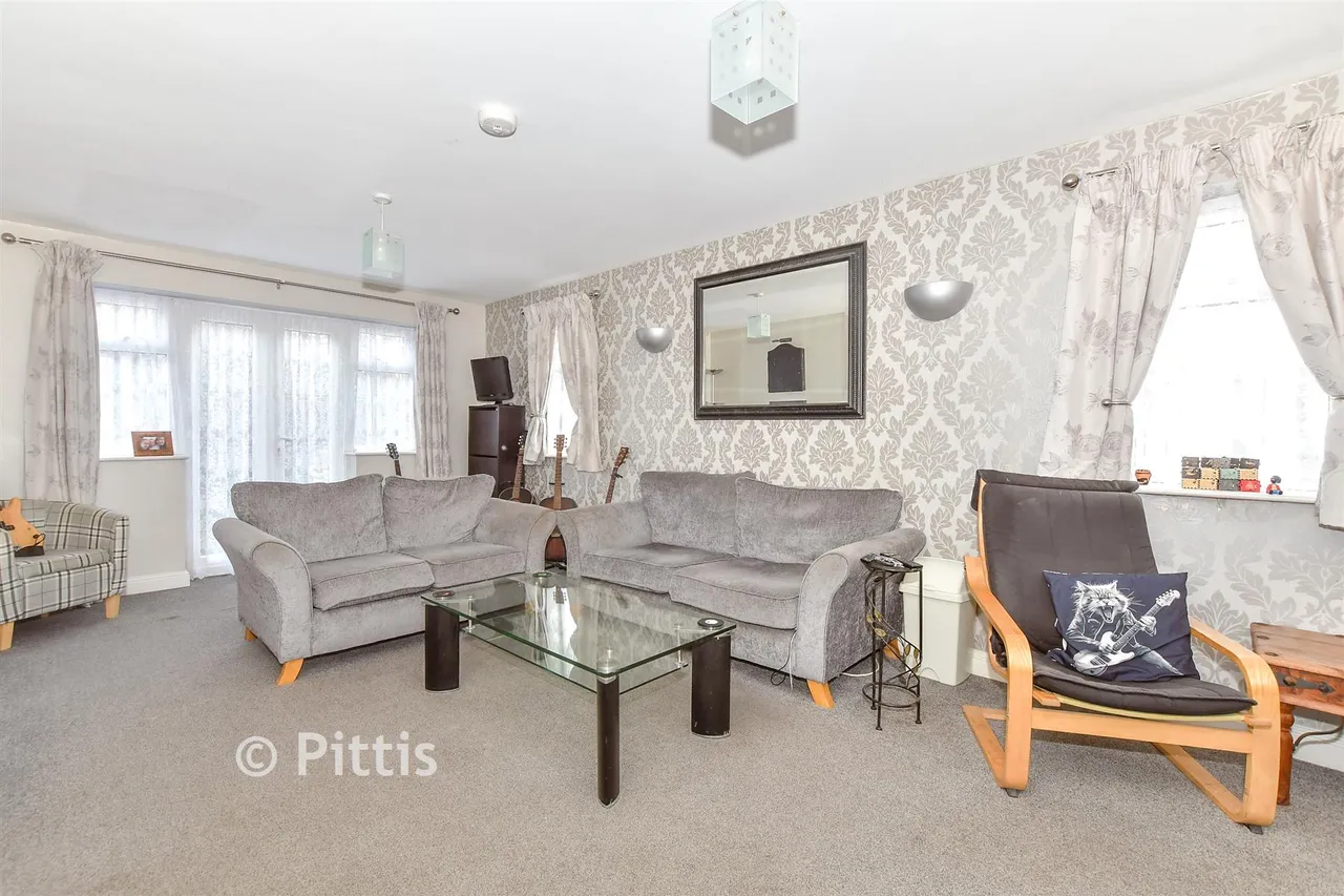Granville Rise, Totland Bay, PO39, photo 4