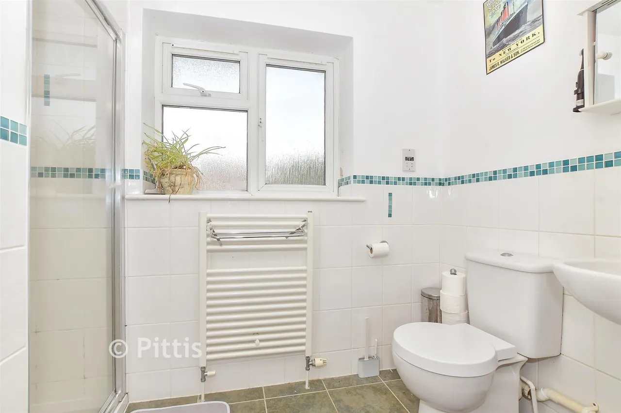 Granville Rise, Totland Bay, PO39, photo 11
