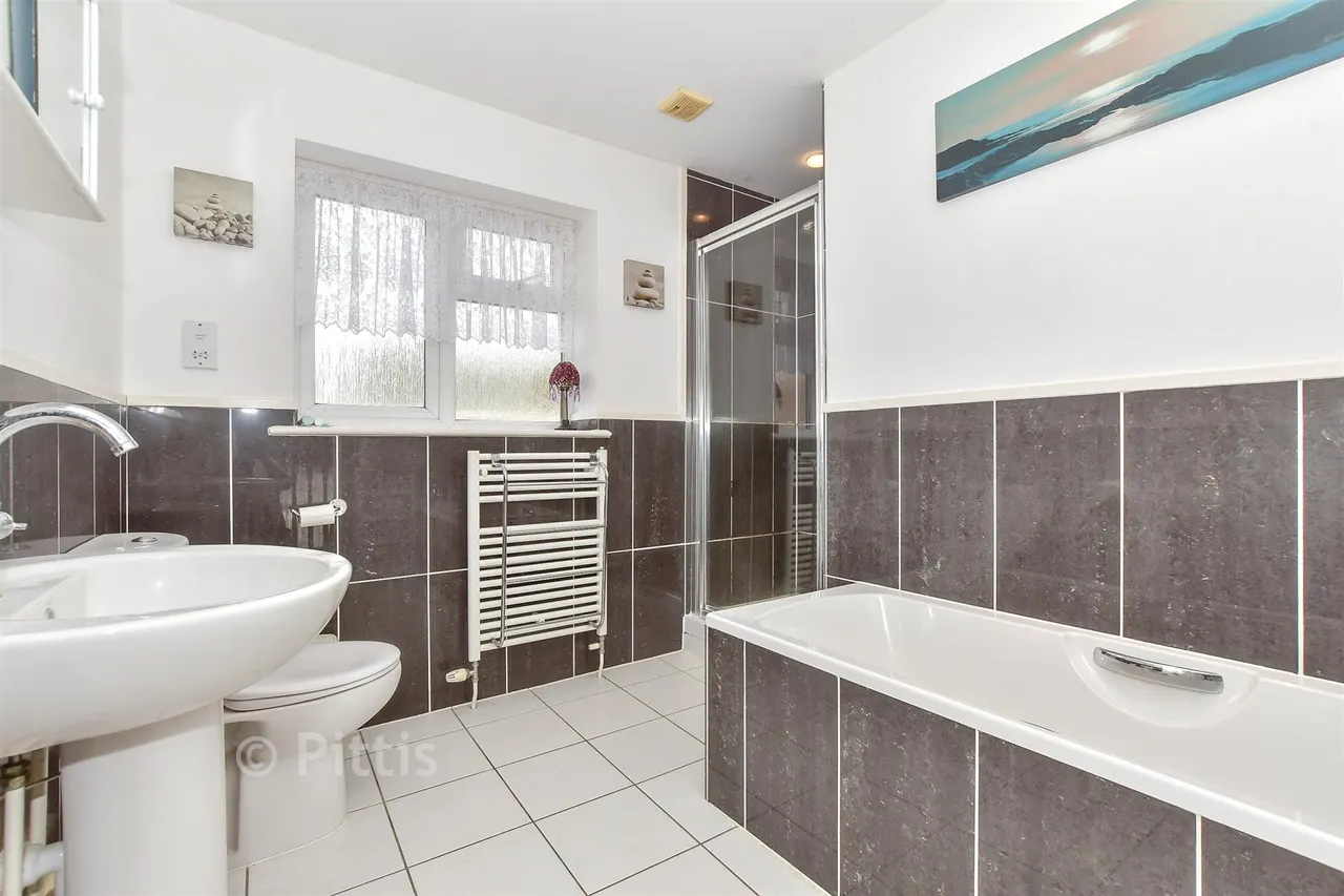 Granville Rise, Totland Bay, PO39, photo 8