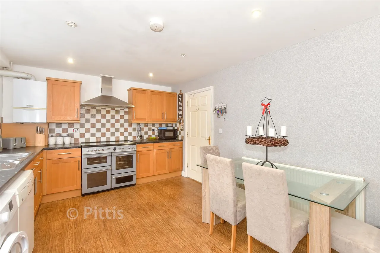 Granville Rise, Totland Bay, PO39, photo 3