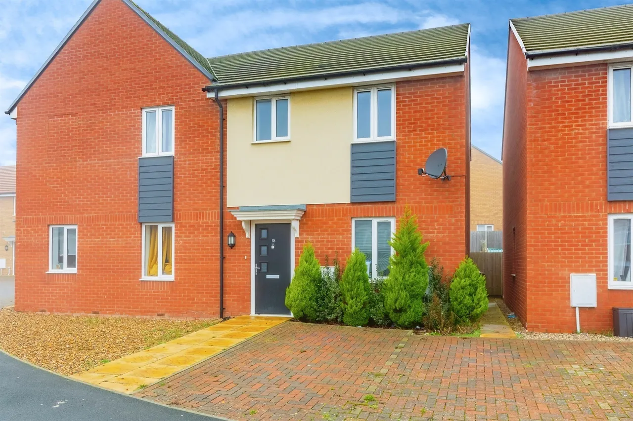 3 bed house for sale — Rossetti Close, Wellingborough