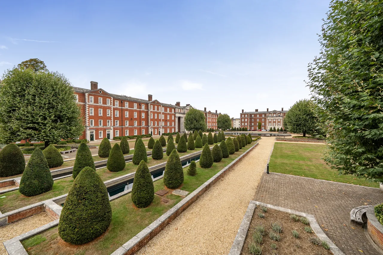 Peninsula Square, Winchester, SO23, photo 6