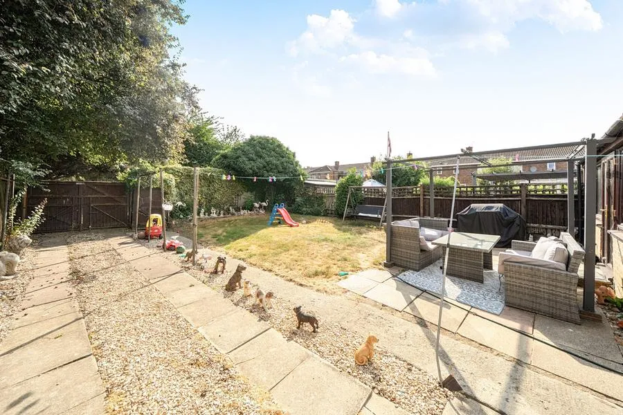 Blackbird Leys Road, Oxford, OX4, photo 14