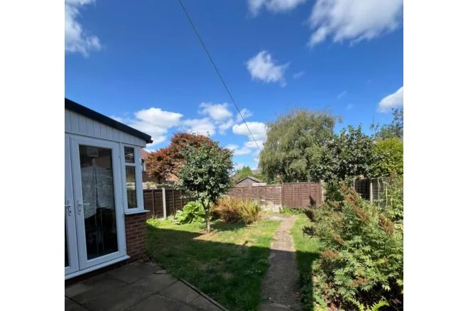 Meredith Close, Burton-On-Trent, photo 2