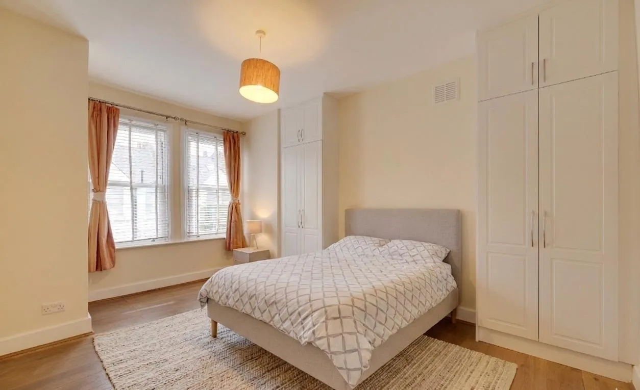 Howard Road, London, NW2, photo 5