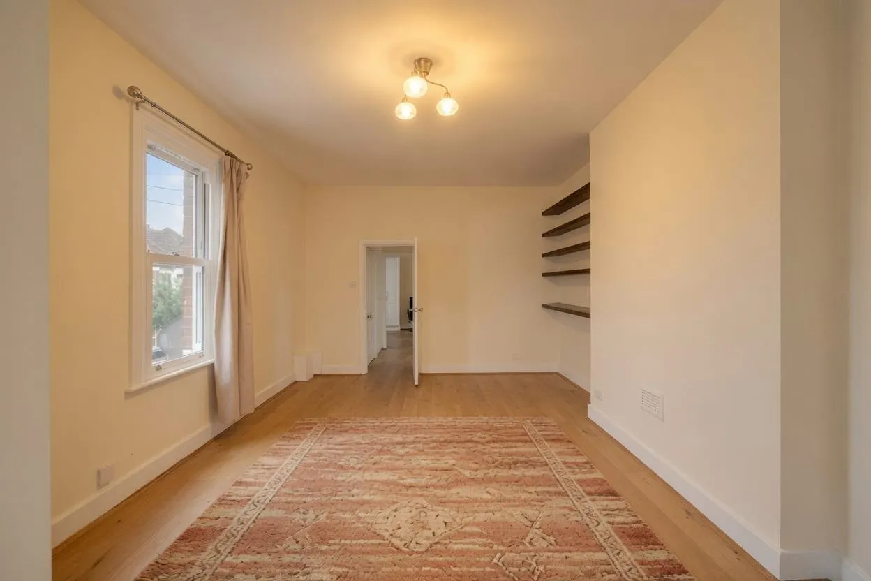 Howard Road, London, NW2, photo 3