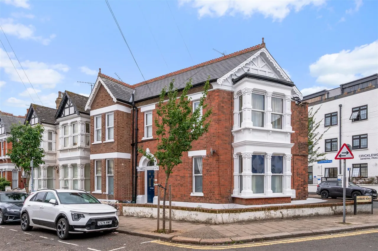 Howard Road, London, NW2, photo 10