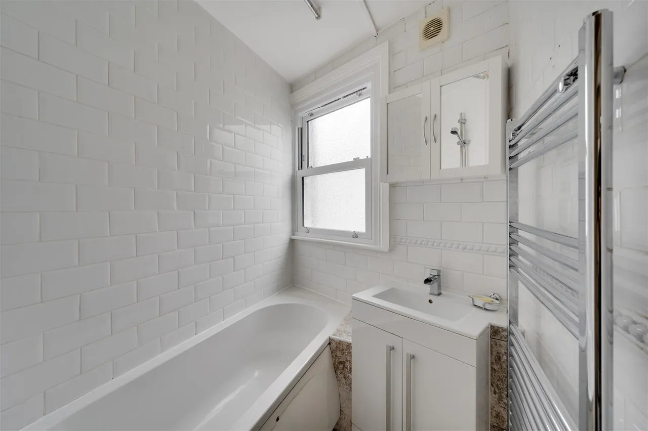 Howard Road, London, NW2, photo 9