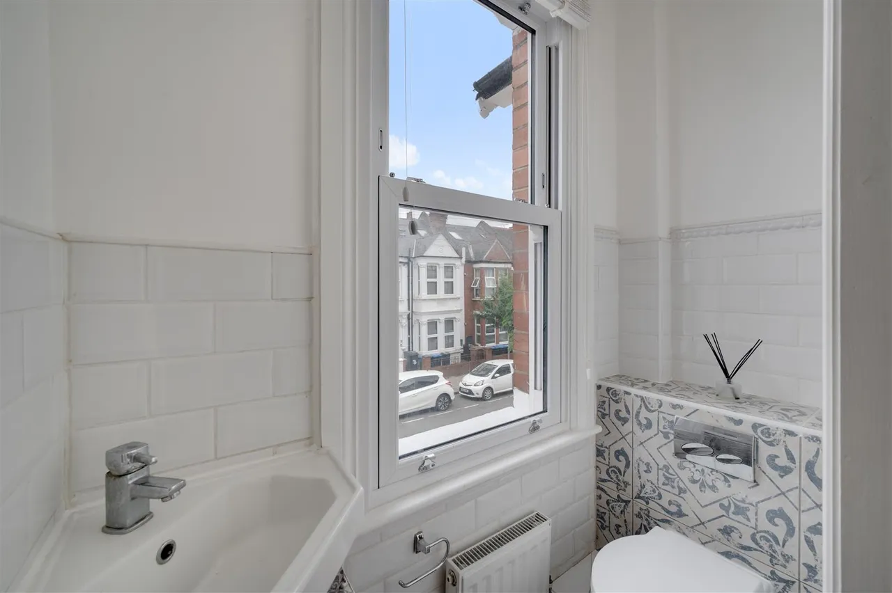 Howard Road, London, NW2, photo 8