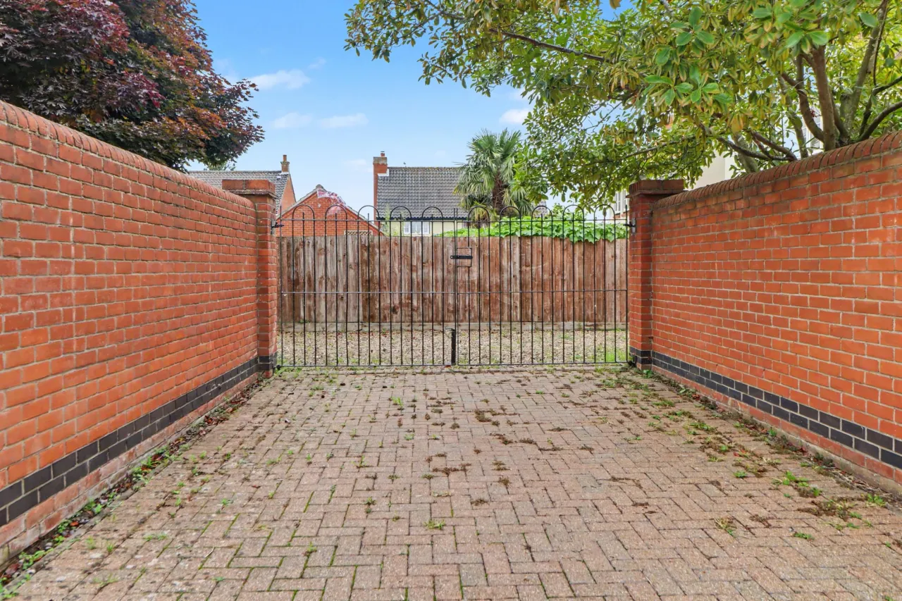 Hill Farm Road, Long Stratton, photo 19